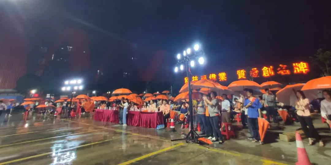“風(fēng)雨無(wú)阻，黨企同行”廣東偉業(yè)集團(tuán)獻(xiàn)禮建黨98周年文藝晚會(huì)圓滿舉行